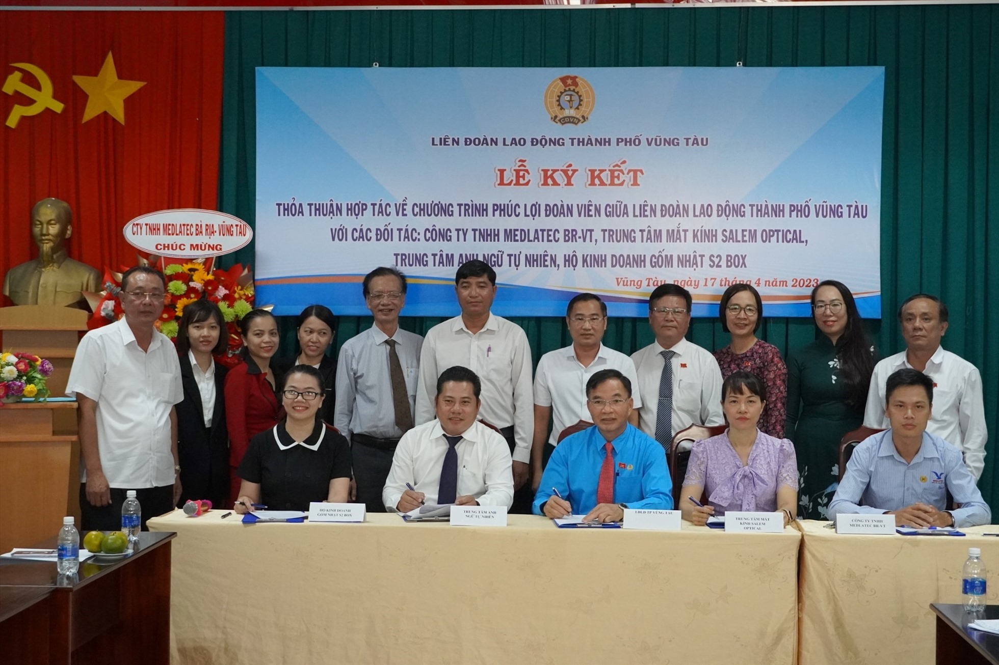 Quang cảnh buổi ký kết thỏa thuận mang đến phúc lợi cho đoàn viên, người lao động. Ảnh: Thành An