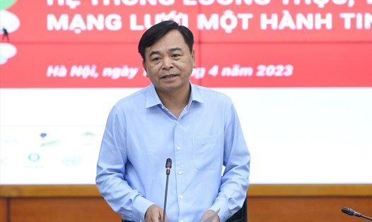 Thứ trưởng Bộ NNPTNT Nguyễn Hoàng Hiệp thông tin về hội nghị. Ảnh: Vũ Long