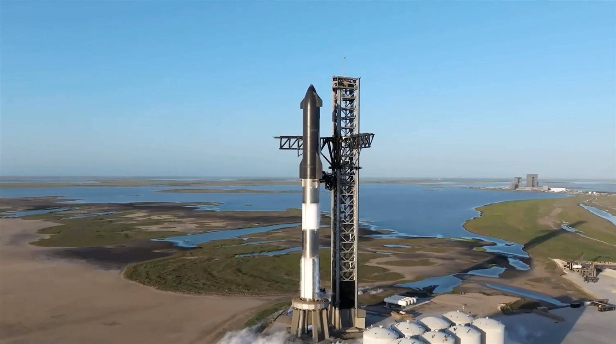 Tên lửa Starship đã không được phóng thử do vấn đề liên quan tới phần van bị đóng băng. Ảnh: SpaceX