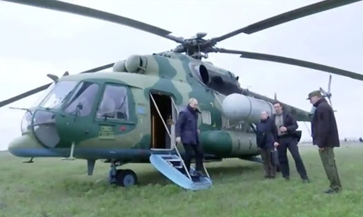 Tổng thống Nga Vladimir Putin trong chuyến thăm Kherson và Lugansk. Ảnh: website Điện Kremlin