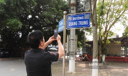 QR code trên bảng tên đường ở TP Lạng Sơn. Ảnh: Trần Tuấn