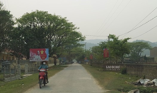 Tuyến đường trung tâm xã Thanh Chăn - xã nông thôn mới đầu tiên của tỉnh Điện Biên. Ảnh: Văn Thành Chương