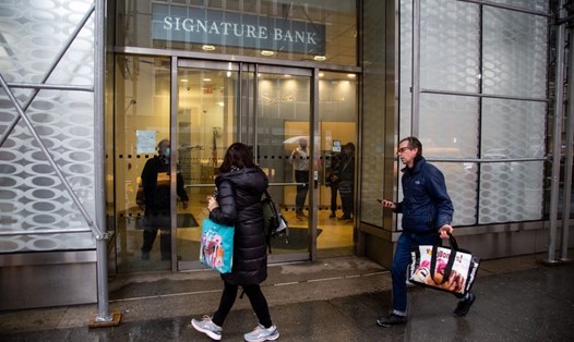Một chi nhánh của Ngân hàng Signature ở New York, Mỹ, ngày 13.3.2023. Ảnh: Xinhua