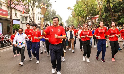 Ông Đặng Hà Việt - Tổng cục trưởng Tổng cục Thể dục Thể thao tại sự kiện rước đuốc SEA Games 32 diễn ra hôm 24.3 tại Hà Nội. Ảnh: Bùi Lượng