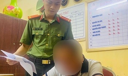 Công an huyện Thanh Hà xử phạt cá nhân đăng tải vị trí làm việc của Cảnh sát giao thông. Ảnh: Công an tỉnh Hải Dương