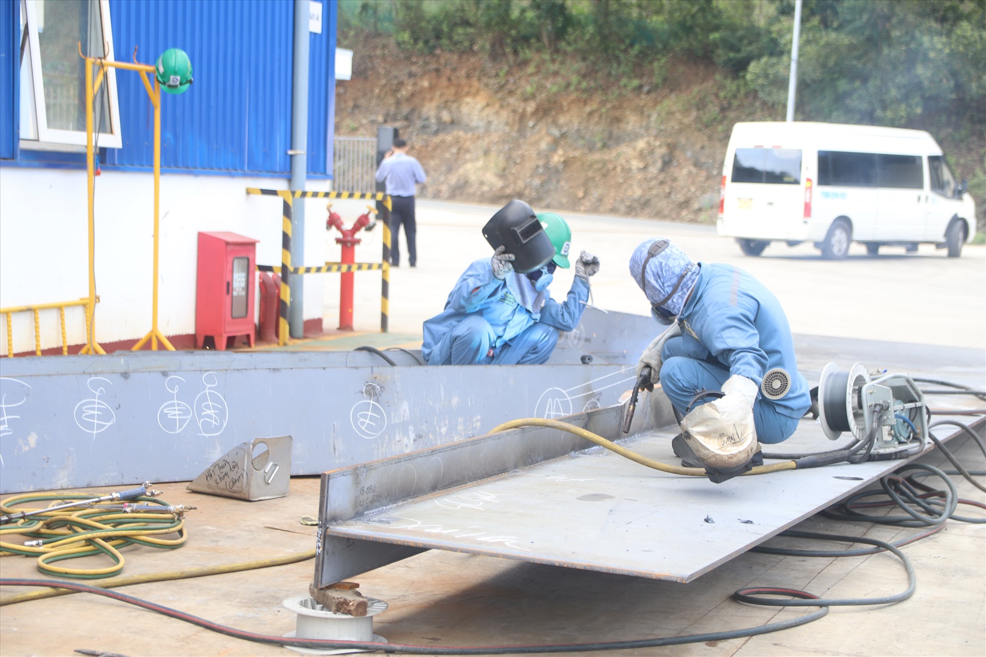 Lao động ngành cơ khí luôn phải đối mặt với nhiều nguy cơ tai nạn lao động. 
Ảnh: Phương Linh