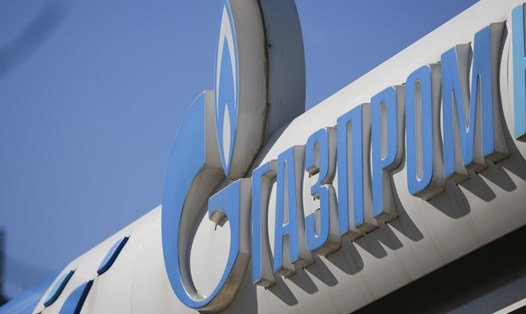 Logo Gazprom tại một trạm xăng ở Mátxcơva, Nga. Ảnh: Xinhua