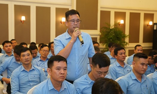 Đối thoại tại nơi làm việc giữa người lao động và lãnh đạo công ty Than Quang Hanh. Ảnh: Tuấn Ngọc