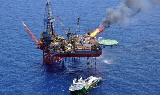 Quyết định cắt giảm sản lượng của nhiều thành viên OPEC+ đã hỗ trợ giá dầu tăng vọt. Ảnh minh họa: Tập đoàn Dầu khí