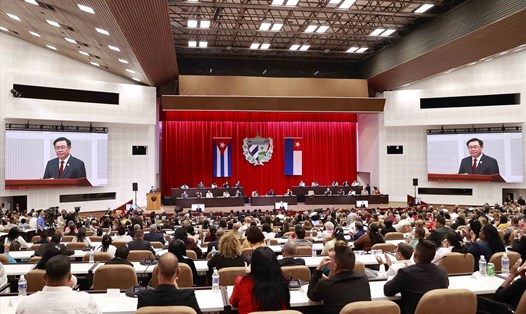 Chủ tịch Quốc hội Vương Đình Huệ là nhà lãnh đạo nước ngoài đầu tiên phát biểu trước Quốc hội Cuba khóa X - sự kiện có ý nghĩa hết sức đặc biệt, chưa có tiền lệ, thể hiện sự coi trọng của Quốc hội Cuba với mối quan hệ Việt Nam - Cuba. Ảnh: Doãn Tấn