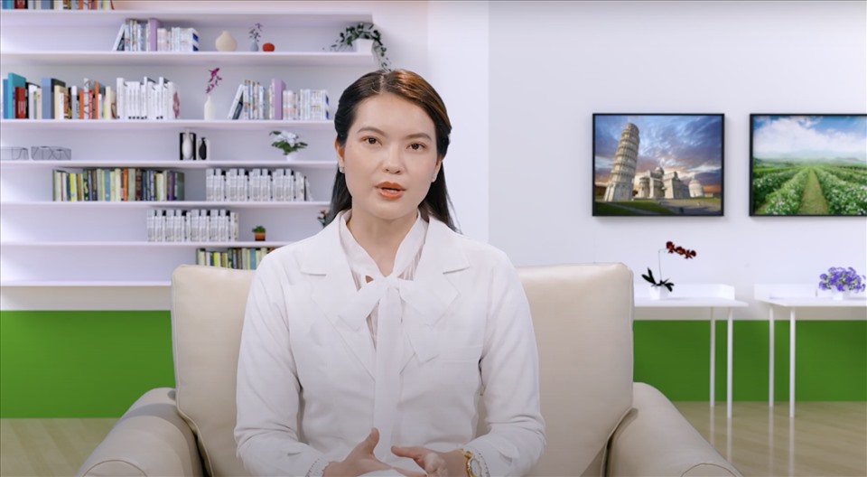 Bác sĩ tư vấn cách điều trị khi sử dụng sản phẩm bôi da có chứa corticoid. Ảnh: Bee