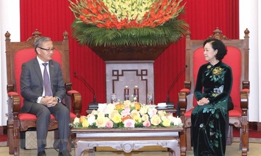 Thường trực Ban Bí thư Trương Thị Mai tiếp Trưởng Ban Đối ngoại Trung ương Đảng Nhân dân Cách mạng Lào Thoongsavanh Phomvihane. Ảnh: TTXVN