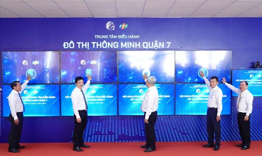 Ra mắt Trung tâm điều hành đô thị thông minh tại Quận 7 sáng 21.4.  Ảnh: Nguyễn Đăng