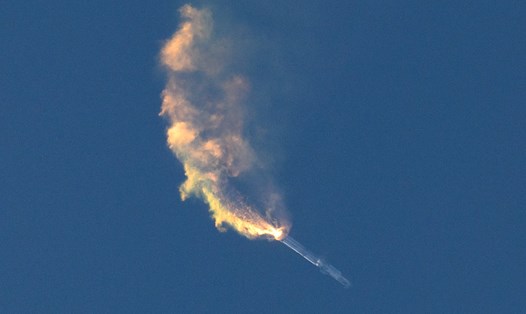 Tên lửa mạnh nhất thế giới của SpaceX phát nổ chỉ 4 phút sau khi rời bệ phóng. Ảnh; AFP