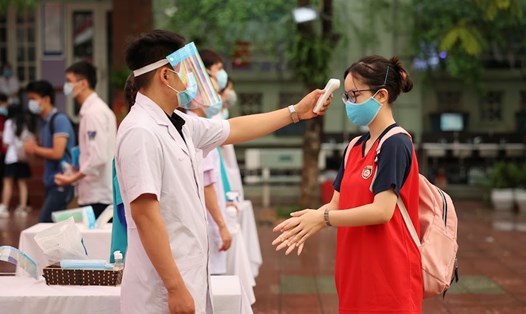 Lo ngại dịch COVID-19 bùng phát trở lại, nhiều trường học ở Hà Nội dự kiến thi kết thúc học kỳ sớm. Ảnh: Hải Nguyễn