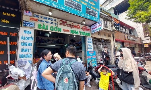 Dịp lễ 30.4, nhà xe Huỳnh Gia tăng giá vé tuyến TP Hồ Chí Minh - Nha Trang lên gấp đôi so với ngày thường. Ảnh: Minh Quân