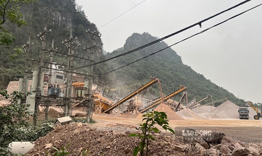 Qua kiểm tra, mỏ đá Thung Nai có xảy ra tình trạng tiếng ồn, bụi bẩn. Ảnh: Minh Nguyễn.
