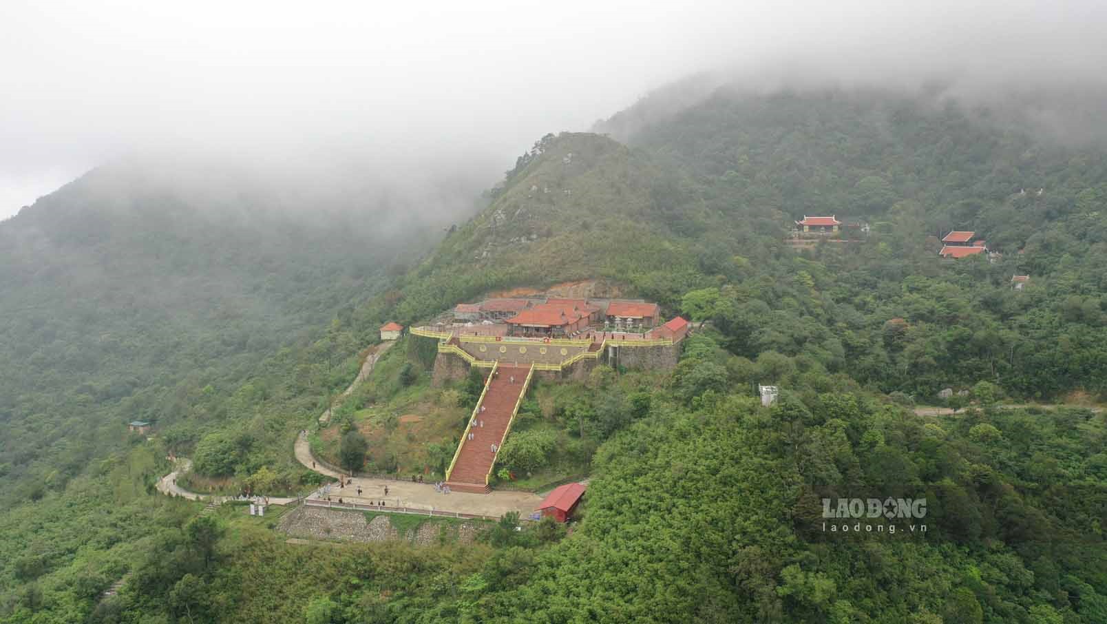 Vẻ đẹp của chùa được người xưa ca tụng là “Vạn cổ anh linh tự/ Tứ thời cảnh sắc tân” (tức: “Muôn thuở chùa linh ứng/ Bốn mùa cảnh sắc tươi”).