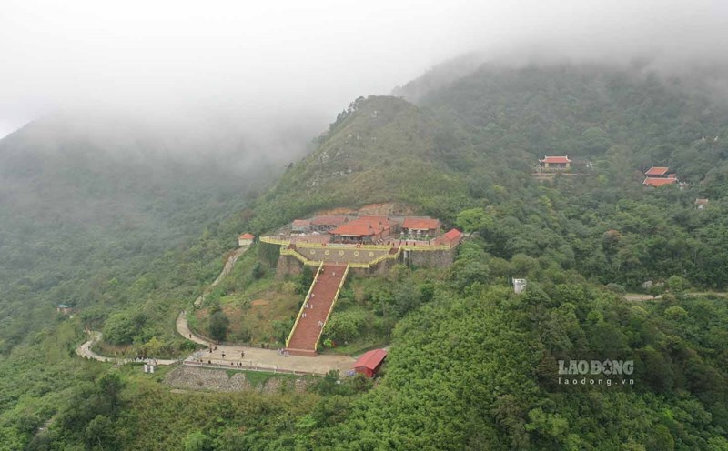 Vẻ đẹp của chùa được người xưa ca tụng là “Vạn cổ anh linh tự/ Tứ thời cảnh sắc tân” (tức: “Muôn thuở chùa linh ứng/ Bốn mùa cảnh sắc tươi”).