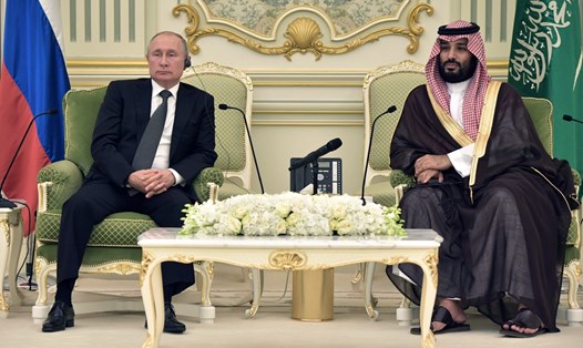 Tổng thống Nga Vladimir Putin và Thái tử Saudi Arabia Mohammed bin Salman. Ảnh: AFP