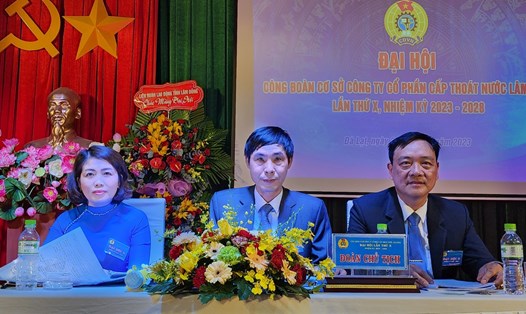 Đoàn Chủ tịch Công ty CP Cấp thoát nước Lâm Đồng lần thứ X, nhiệm kỳ 2023 - 2028. Ảnh: Đức Thiệm