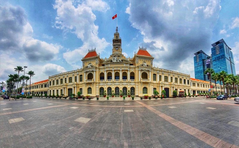 Tòa nhà UBND TP Hồ Chí Minh được xem là một trong những công trình kiến trúc cổ kính nổi tiếng của thành phố đã được Bộ Văn hóa, Thể thao và Du lịch xếp hạng tòa nhà là di tích quốc gia. Ảnh: Anh Tú