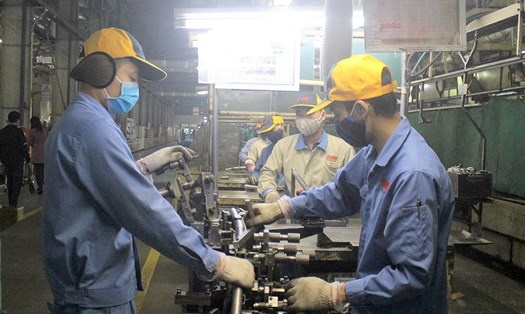 Công nhân lao động trong một doanh nghiệp tỉnh Phú Thọ. Ảnh minh hoạ: Anh Tuấn