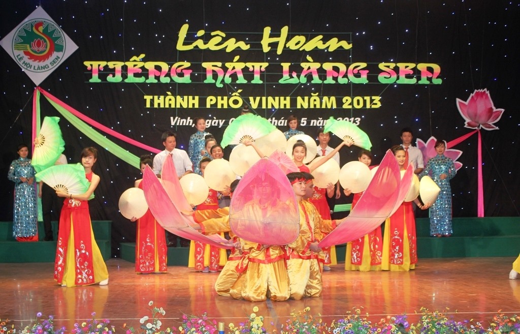 Liên hoan Tiếng hát Làng Sen, một trong những hoạt động chính của Lễ hội Làng Sen kỷ niệm ngày sinh nhật Bác. Ảnh tư liệu: Quang Đại