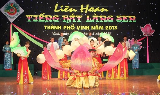 Liên hoan Tiếng hát Làng Sen, một trong những hoạt động chính của Lễ hội Làng Sen kỷ niệm ngày sinh nhật Bác. Ảnh tư liệu: Quang Đại