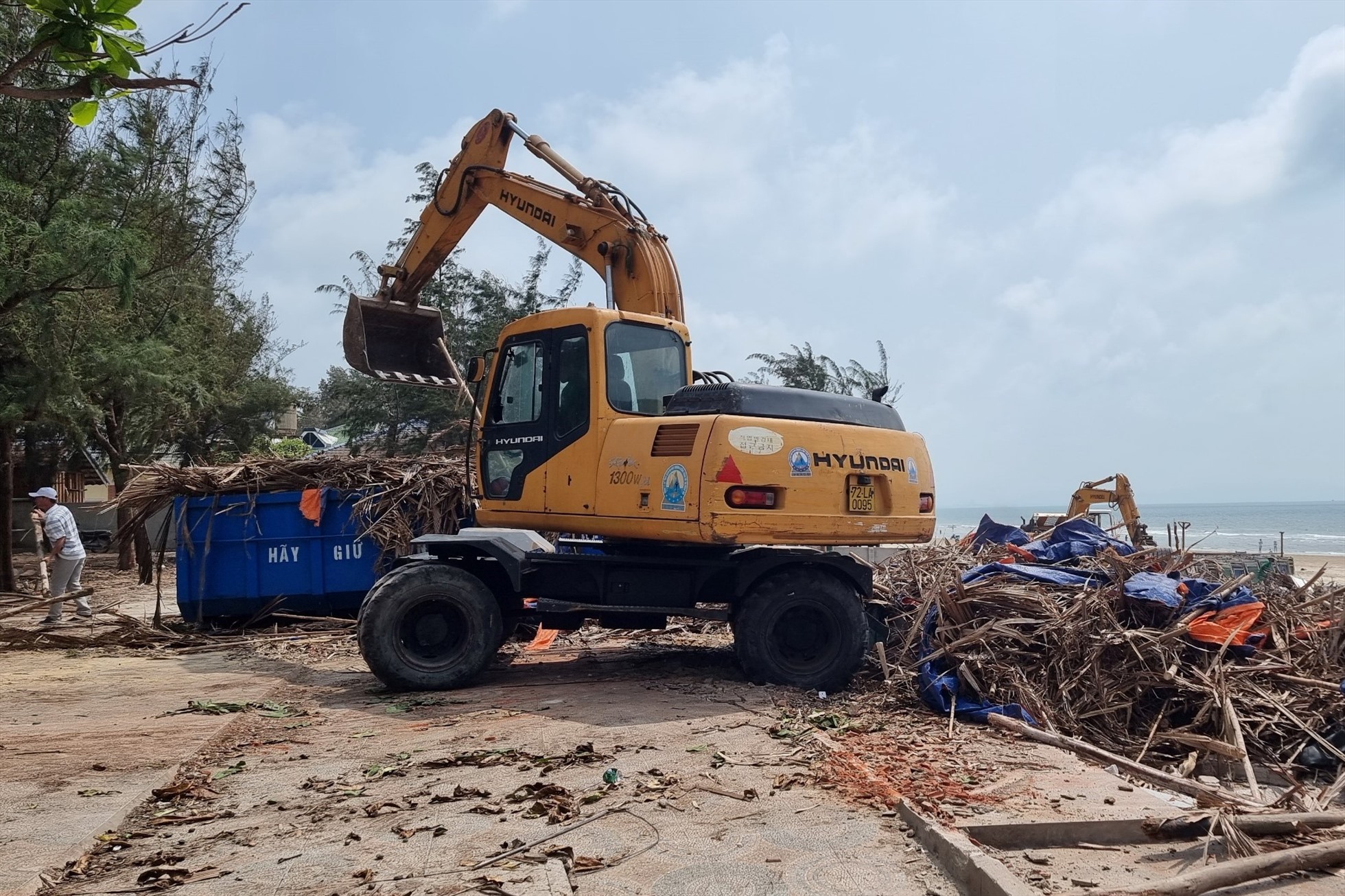 Những công trình tạm trên các khu vực bị thu hồi được tiến hành dọn dẹp. Ảnh: Thành An