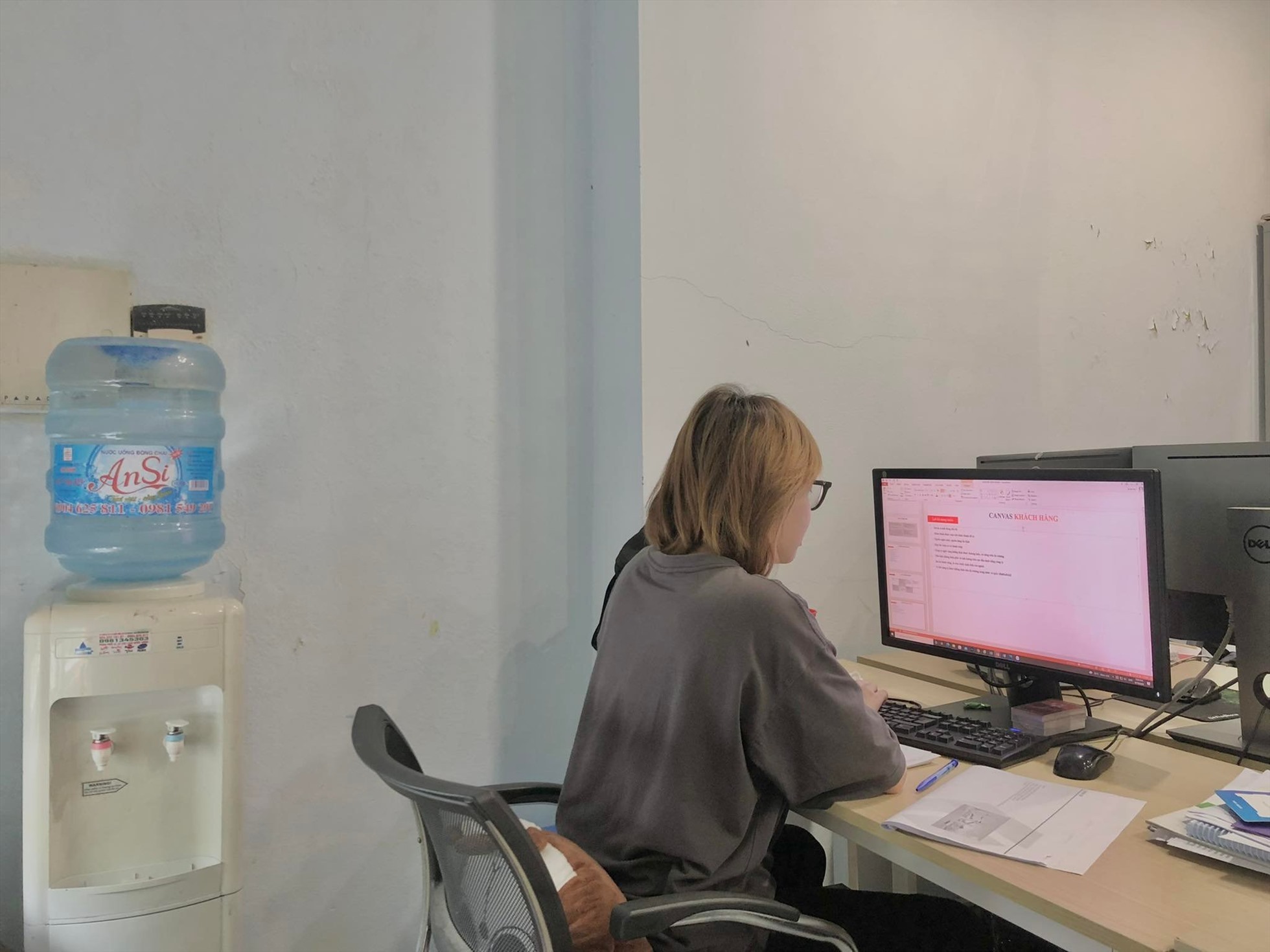 Người lao động là Gen Z nên chủ động tích lũy kinh nghiệm trong quá trình làm việc. Ảnh minh họa: Lương Hạnh.