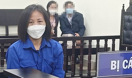 Người đàn bà với hai bản án tù chung thân về tội Lừa đảo chiếm đoạt tài sản, tại phiên toà giữa tháng 4 vừa qua. Ảnh: Việt Dũng
