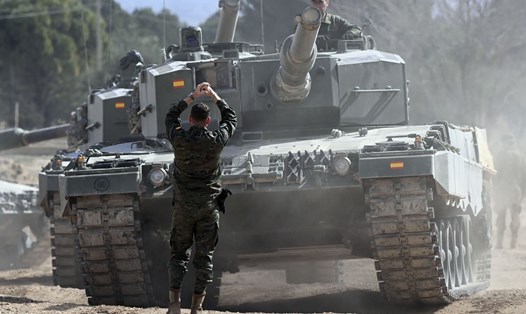 Xe tăng do Đức sản xuất được các nước viện trợ cho Ukraina đang đặt ra những khó khăn cho Kiev. Ảnh: AFP