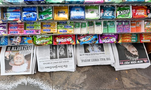 Một quầy bán báo và kẹo cao su ở New York, Mỹ. Ảnh minh hoạ. Ảnh: AFP