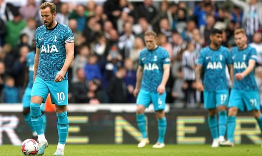 Các cầu thủ Tottenham thất vọng sau trận thua Newcastle.  Ảnh: Sky Sports