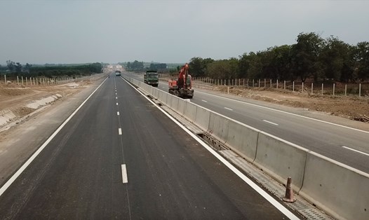 Cao tốc Phan Thiết - Dầu Giây đoạn qua tỉnh Đồng Nai trước ngày thông xe. Ảnh: Hà Anh Chiến