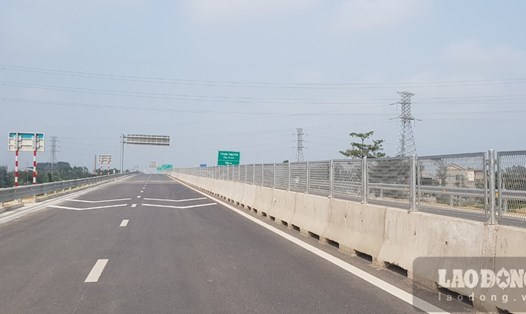 Cao tốc Mai Sơn - QL45 có tổng chiều dài 63,37km (nối 2 tỉnh Ninh Bình và Thanh Hóa) sẽ khánh thành vào ngày 29.4. Ảnh: Diệu Anh