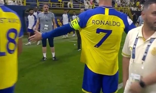 Ronaldo tức giận với thành viên đội bóng. Ảnh: Chụp màn hình.