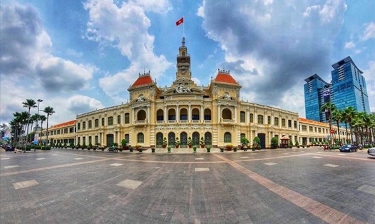 Tòa nhà UBND TP Hồ Chí Minh được xem là một trong những công trình kiến trúc cổ kính nổi tiếng của thành phố đã được Bộ Văn hóa, Thể thao và Du lịch xếp hạng tòa nhà là di tích quốc gia. Ảnh: Anh Tú
