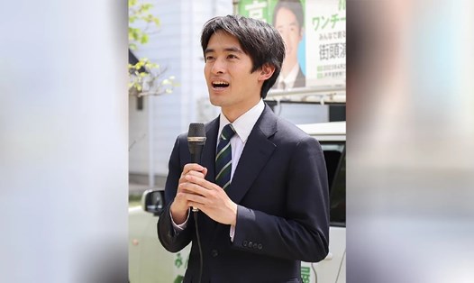 Ryosuke Takashima, thị trưởng 27 tuổi của thành phố Ashiya, tỉnh Hyogo, Nhật Bản. Ảnh: Instagram @takashimaryosuke.jp