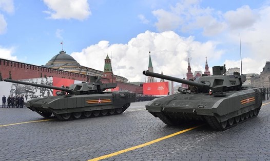 Xe tăng T-14 Armata diễu hành trên Quảng trưởng Đỏ, Mátxcơva, Nga. Ảnh: BQP Nga