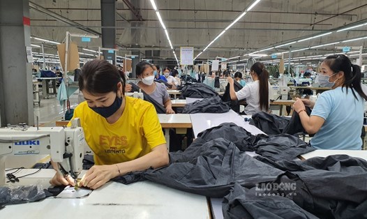 Người lao động Nhà máy May Phù Yên tỉnh Sơn La. Ảnh: Hùng Dân