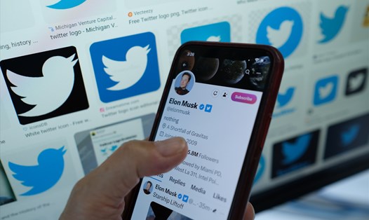 Twitter dường như đang bắt đầu gắn nhãn các tweet có phạm vi tiếp cận bị hạn chế. Ảnh: AFP