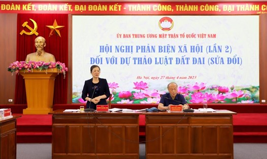 Phó Chủ tịch Uỷ ban Trung ương MTTQ Việt Nam Trương Thị Ngọc Ánh phát biểu tại hội nghị. Ảnh: Phạm Đông