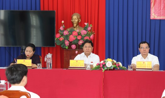 Đoàn đại biểu Quốc hội tỉnh Ninh Thuận tiếp xúc cử tri trước kỳ họp thứ 5, Quốc hội khóa XV. Ảnh: Phương Linh