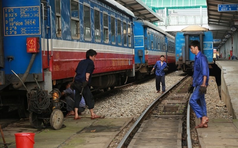 Người lao động ngành đường sắt. Ảnh: Hải Nguyễn