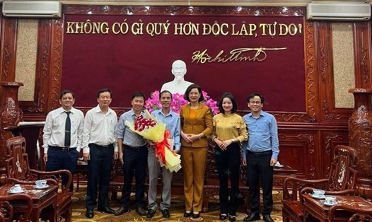 UBND tỉnh Bình Phước đã trao quyết định thôi việc cho tiến sĩ Trần Quốc Hoàn (50 tuổi, Phó Giám đốc Sở Khoa học và Công nghệ) theo nguyện vọng cá nhân. Ảnh CTV