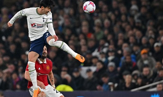 Bằng tất cả sức bình sinh, Tottenham vẫn đứng vững và suýt nữa vượt qua nghịch cảnh trước Man United. Ảnh: AFP