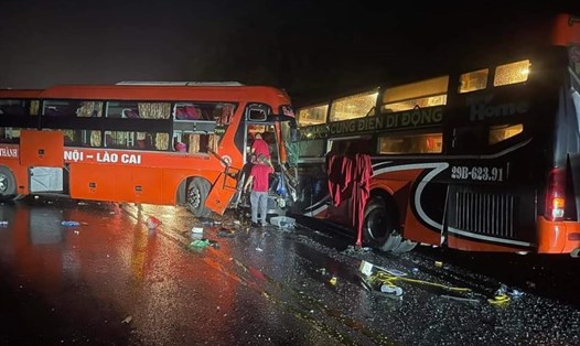 Hiện trường vụ tai nạn giao thông sáng sớm nay trên cao tốc Nội Bài - Lào Cai, địa phận tỉnh Yên Bái. Ảnh: Chụp màn hình Facebook