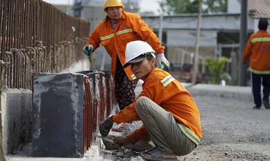 Nhà thầu tập trung thi công dự án cầu Long Kiểng.